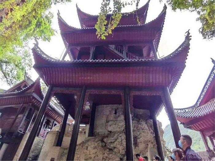 午后急跌三大股指大幅低收,北向资金尾盘抢筹
